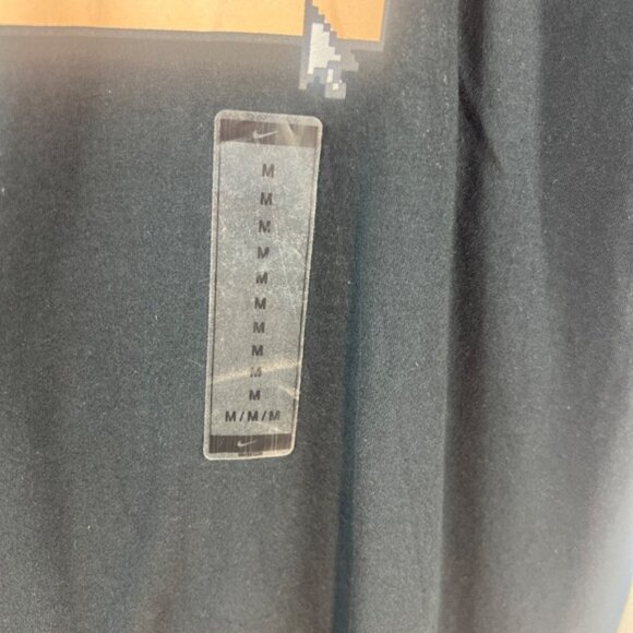 Nike - Picture 2 of 4